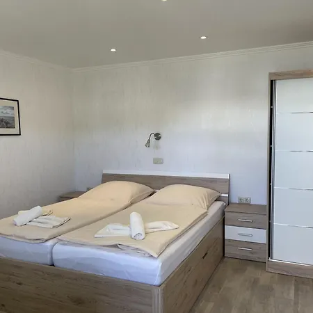 Weiss Guest house *